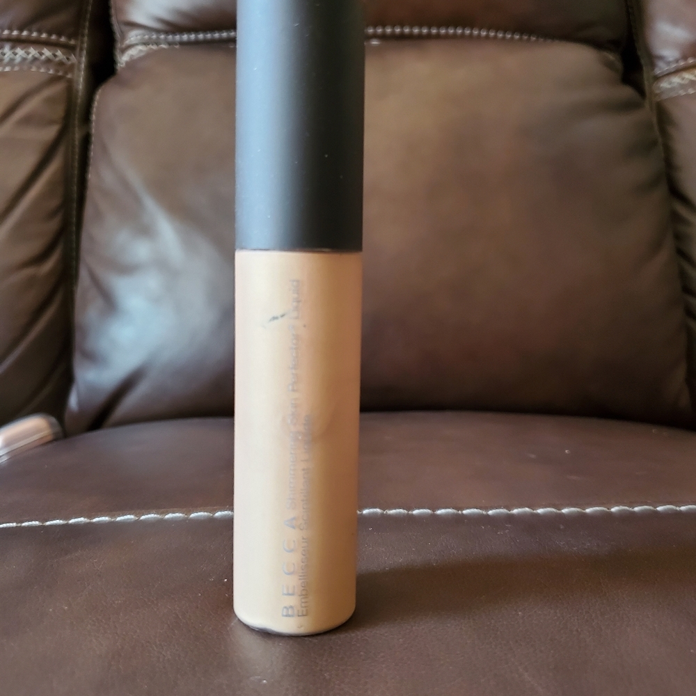 BECCA shimmering skin perfector